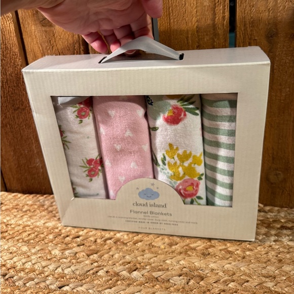 NIB cloud island Flannel Blankets - Picture 2 of 3